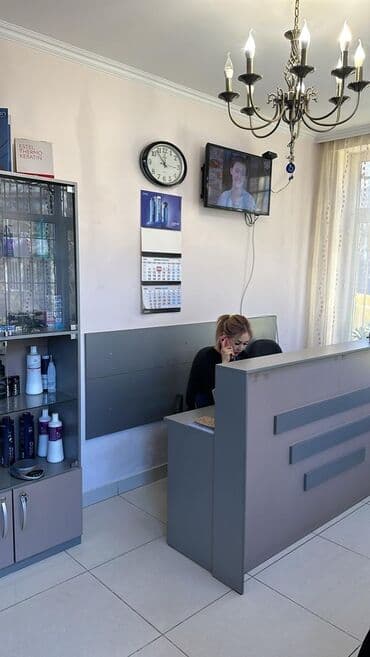 возьму в аренду кафе: Сдается парикмахерское кресло в салоне красоты (5 мкр) Наработанное — 3