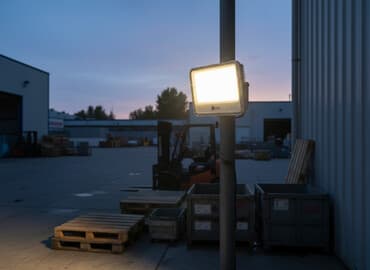 Светодиодный прожектор от FAN, оснащенный множеством светодиодных at lalafo.kg Светодиодный прожектор от FAN, оснащенный множеством светодиодных