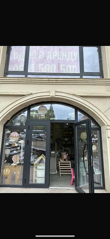 Магазин, В жилом доме, 38 м² Действующий, Без оборудования, С ремонтом, Вода, Канализация, Отопление, 1 линия, Отдельный вход