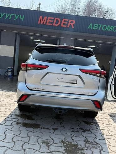 Toyota Highlander: 2021 г., 2.5 л, Автомат, Гибрид, Кроссовер at lalafo.kg Toyota Highlander: 2021 г., 2.5 л, Автомат, Гибрид, Кроссовер