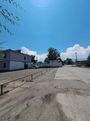 продажа участки и домов бишкек: 56 соток Продаю в г Кара - Балте участок со складскими помещениями по — 1