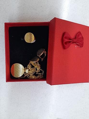 Комплект золотистых украшений в подарочных коробках. Набор 1 (красная