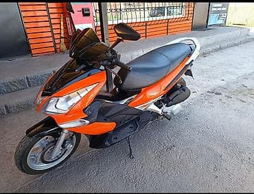 rd 1: Скутер 150 см³ (по фото — компактный городской maxi-style) — 3