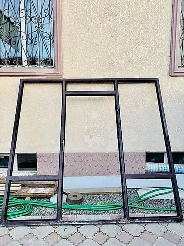 Үй жана бакча: Продаётся алюминиевая входная группа с дверью Подойдёт для магазина — 2