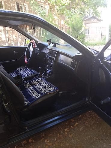 Audi 80: 1990 г., 1.8 л, Механика, Бензин, Седан — 2