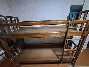 Двухъярусная деревянная кровать. - Материал: массив дерева с at lalafo.kg Двухъярусная деревянная кровать. - Материал: массив дерева с