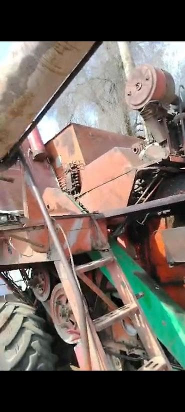 4 5мм: Зерноуборочный комбайн (старой советской серии) с двигателем и полным — 1