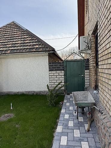 мансара: Продаётся добротный частный дом, по документам 5 соток по факту 6, дом — 5