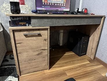 Компьютерный стол, Б/у, С полками