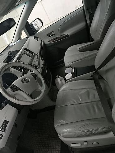 sprinter 2008: Toyota Sienna: 2011 г., 3.5 л, Автомат, Бензин, Минивэн — 2