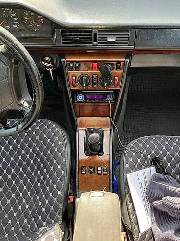 sprinter classic: Mercedes-Benz E-Class: 1994 г., 3.2 л, Ручные, Бензин, Седан — 3