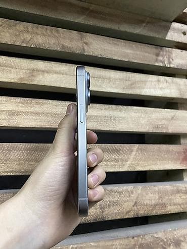 aifon 15 pro: IPhone 15 Pro, Б/у, 256 ГБ, Natural Titanium, Чехол, 85 % — 2