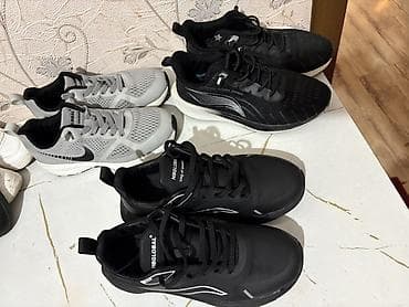 Босоножки, сандалии, шлепанцы: Мужские кроссовки, 34.5, 35, 35.5, Б/у, цвет - Черный, Самовывоз — 1