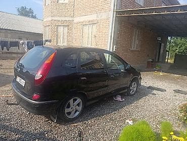 салон машина: Nissan Almera Tino: 2003 г., 1.8 л, Механика, Бензин, Хэтчбэк — 9