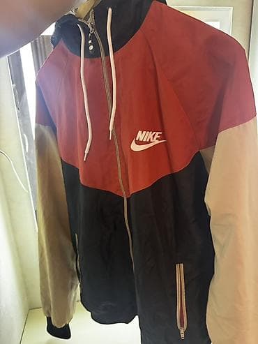 Ветровка Nike с капюшоном - Модель: легкая ветровка на молнии -