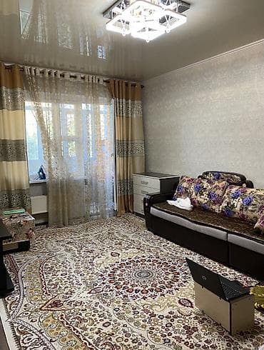 Эмерек гарнитурлары: Просторная гостиная/зал с выходом на застеклённый балкон. Особенности — 1