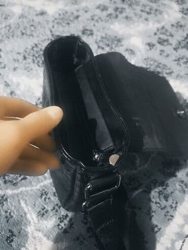 вечерние платья в пол для беременных: Барсетка из глянцевого материала под крокодила, черного цвета — 4