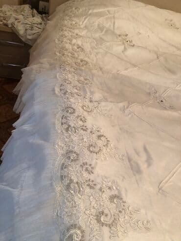 шикарная посуда: Продаю очень красивое покрывало, есть еще наволочки. цвет айвори — 1