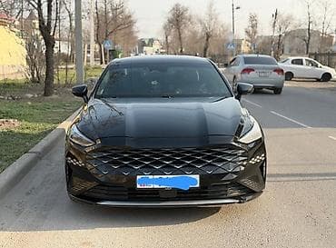 hyundai tuscon: Стильный бизнес-седан черного цвета с эффектным дизайном и богато — 2