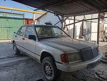 Mercedes-Benz 190: 1983 г., 2 л, Механика, Бензин, Седан — 4