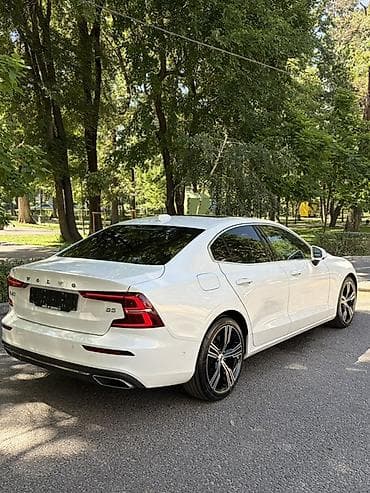Volvo S70: 2020 г., 2 л, Автомат, Гибрид, Седан — 3