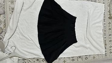 Комплект женской одежды (4 предмета): 1) Черная расклешенная