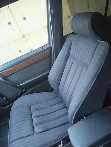 bmw e9: Mercedes-Benz E-Class: 1990 г., Седан — 9