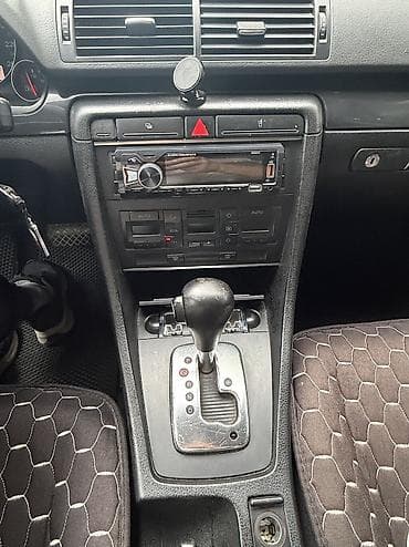 подшивочная машина: Audi A4: 2002 г., 2 л, Автомат, Бензин, Седан — 10