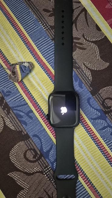 Apple Watch: Apple Watch SE (1‑го поколения), 44 мм, корпус из алюминия, цвет Space — 3