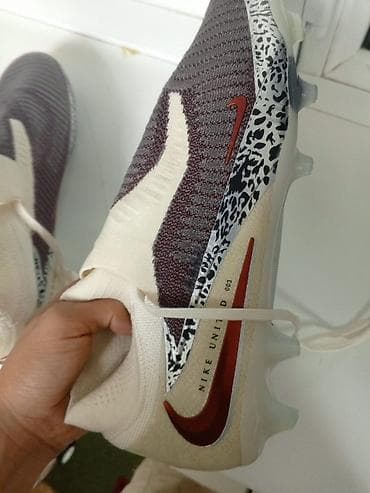 Спорт и отдых: Футбольные бутсы Nike Phantom, размер 43. Модель выполнена в высоком — 3