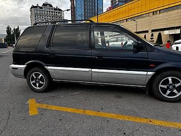 Mitsubishi Space Wagon: 1998 г., 2 л, Механика, Бензин, Минивэн
