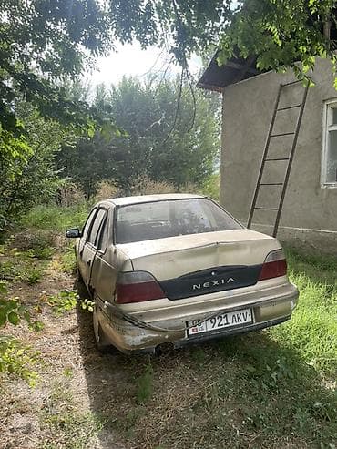 ноздря на капот: Daewoo Nexia: 2005 г., Седан — 3