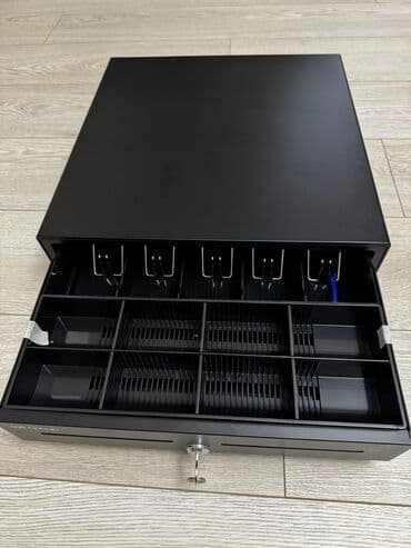 кассовое оборудование для магазина: Денежный ящик 
В наличии 3 шт 
Размер 40*40 
Металл — 4