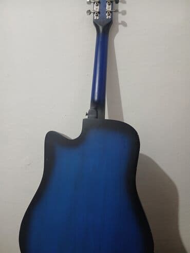 полуакустическая электрогитара: Акустическая гитара с вырезом (cutaway), корпус типа дредноут. Цвет — — 2