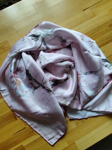 Шарфы платки в очень хорошем или новом состоянии. Ещё много вариантов