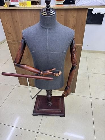 Мужской портновский манекен на стойке с деревянными articulated at lalafo.kg Мужской портновский манекен на стойке с деревянными articulated
