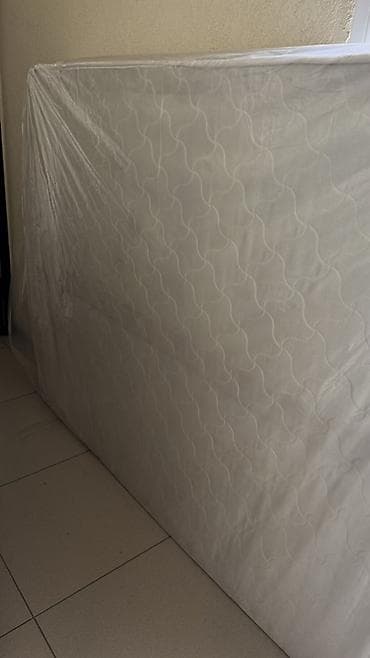 двух яростный кравать: Спальный матрас, Двуспальный, Боннельная система пружин, Пенополиуретан, Матрасы средней жесткости — 2