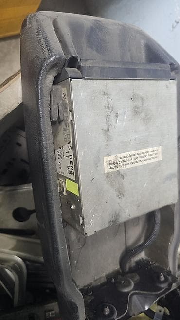 Подлокотник w140 с приёмом диска внутри