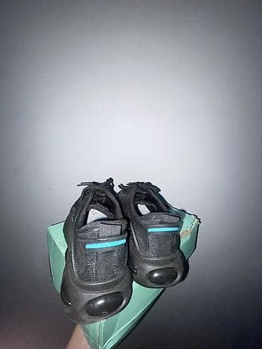 белые кеды: Кроссовки спортивные, цвет черный с бирюзовыми акцентами. - Верх — 3