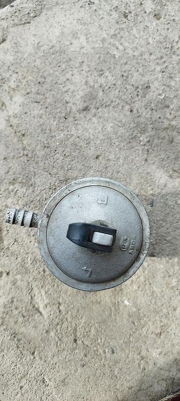 вентиль газовый: Газовый редуктор для бытовых баллонов б/у. Описание: - Тип — 2