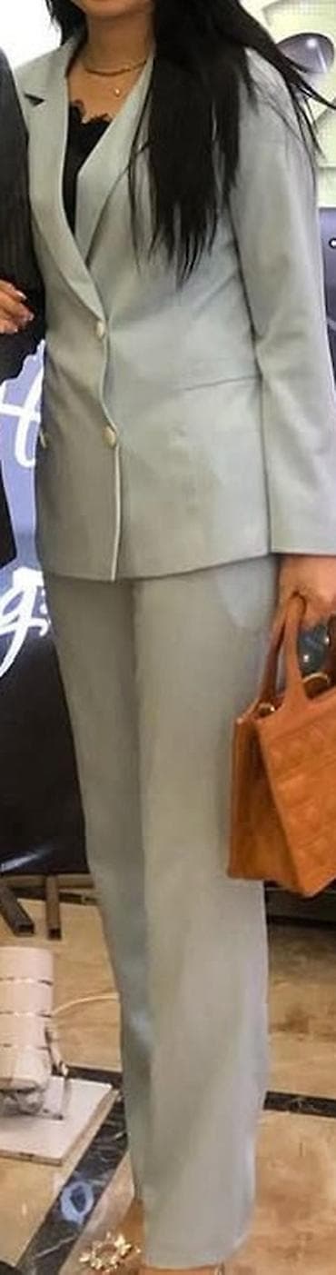 Брючный костюм небесно голубого цвета 
на s-m