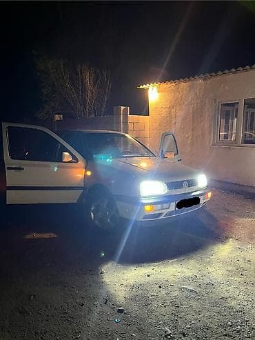 Volkswagen Golf: 1992 г., 1.8 л, Механика, Бензин, Хэтчбэк