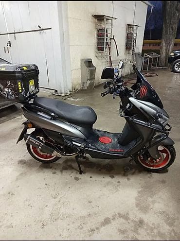 ямаха вино: Макси-скутер Yamaha, 150 куб. см, Бензин — 3