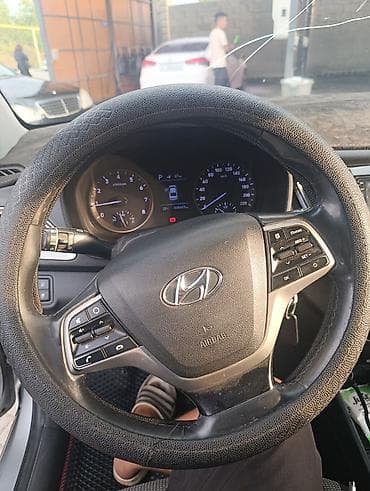 накладки соната: Салон Hyundai с автоматической коробкой передач. На фото представлен — 2