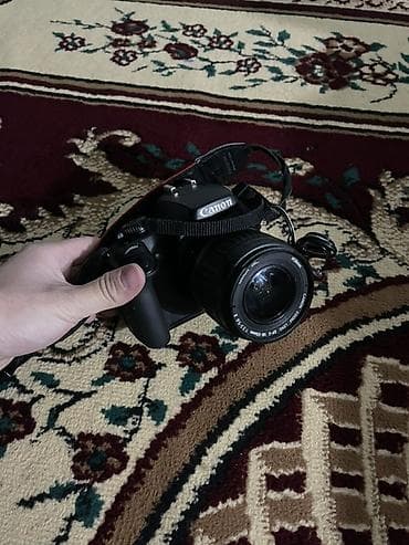 Зеркальная камера Canon с универсальным комплектным объективом