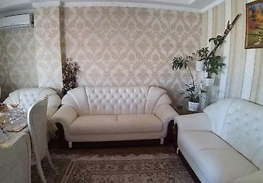 Мебель: Классический комплект мягкой мебели в светлой обивке — 4