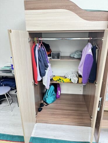 удобное расположение кухонной мебели: Детский шкаф, Б/у, Для одежды, Для мальчика, ДСП, цвет - Коричневый, Самовывоз — 2