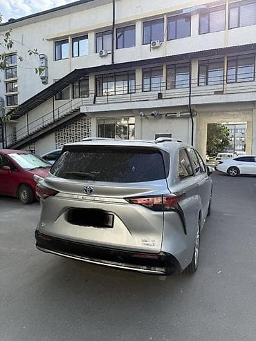 e2 byd: Toyota Sienna: 2022 г., Гибрид, Минивэн — 3
