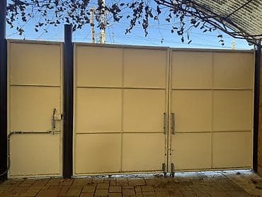 Распашные ворота: Металлические распашные ворота с калиткой - Конструкция — 2