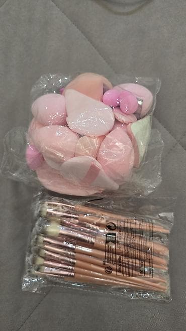 real techniques: Набор для макияжа: спонжи + кисти - Спонжи для макияжа в ассортименте — 1